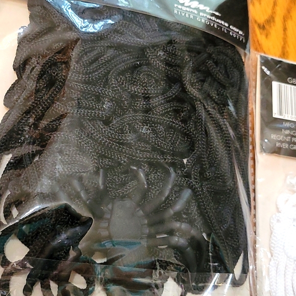 💥Giant Spider Webs (4) with Plastic Spider - Picture 3 of 6